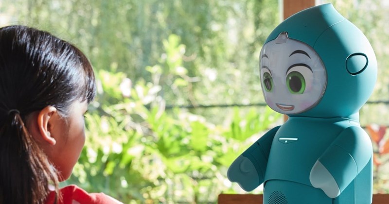 Moxie robot shutdown, Embodied Inc closure, emotional support robot, robot companion for kids, cloud-based AI issues, Moxie robot offline, AI emotional bonds, local AI vs cloud AI, parenting and technology