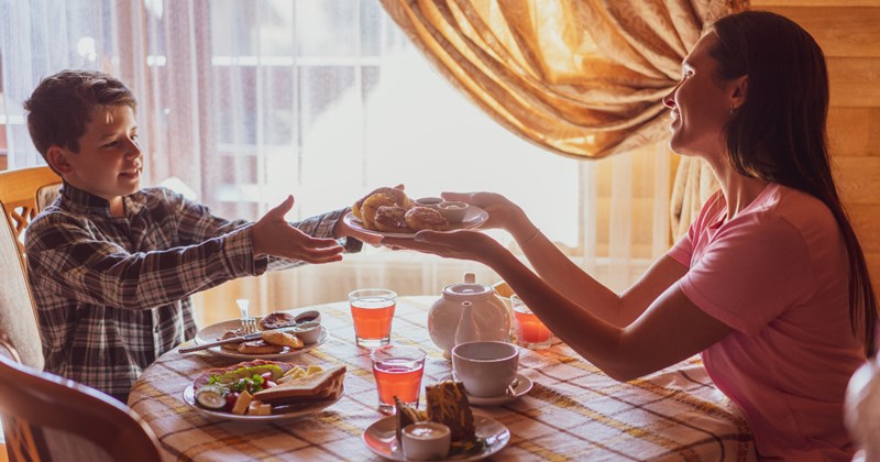 15-year-old boy invites stepmom to football team's mother-son dinner, bio mom gets offended before realizing it's her son's choice: 'In all honesty, I don't want her to go'