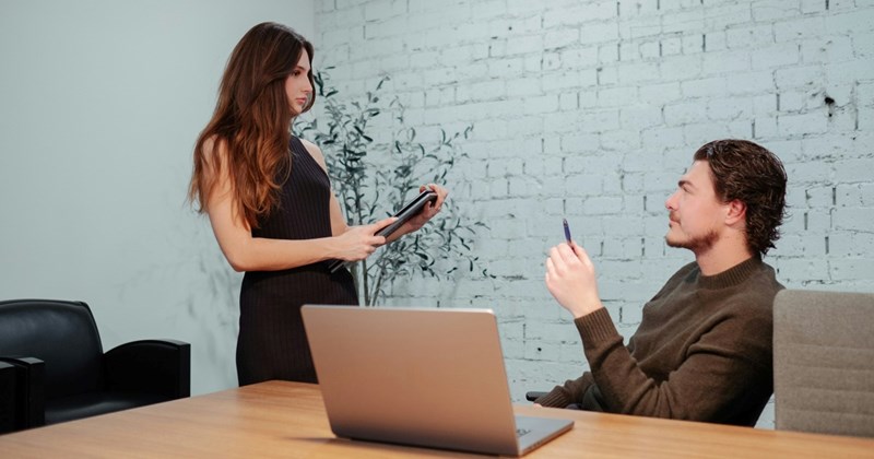 boss time email leaving Workplace - 44426757