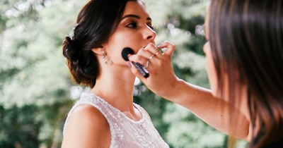 Entitled cousin offers to do bride's and bridesmaids' hair and makeup for a ‘mates rate‘, ends up taking bride's honeymoon suite and upending all wedding plans: ‘I don't want her at any parties or events I throw from now on’