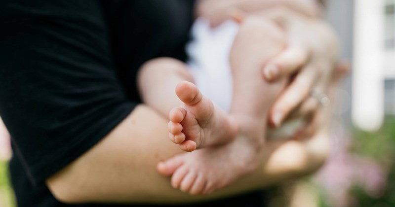 childcare Babies infant kids moms parenting dad in laws pregnant parent parents Parenting - 44021253