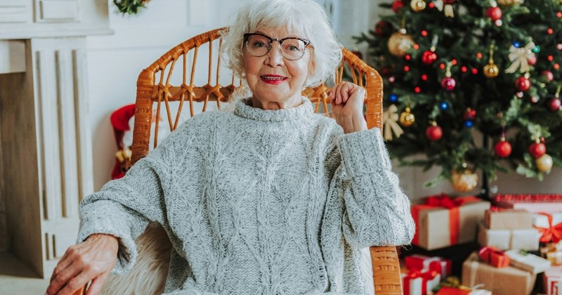 christmas family drama zoo grinch exes mother in law family daughter grandmother Family - 43726085