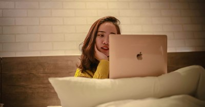 Downstairs neighbors call out 21-year-old woman for playing mahjong at 11PM every night, claim the clicking keeps them up: 'How thin are your floors for them to be able to hear your clicking and typing?'