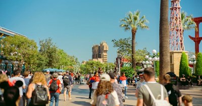 Couple take 13 and 15-year-old nieces to Disney World while parents pay, siblings claim it's unfair they didn't take the rest of their children: 'You're already doing a massive favor'