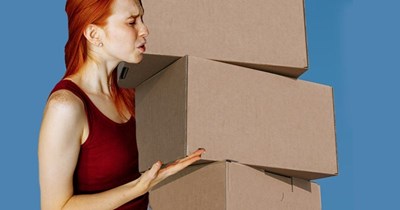 ‘This sounds like a comedy skit IRL’: Entitled office worker yells at warehouse worker for doing their job, so blue-collar team comically locks her out of the building