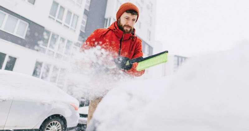 Entitled People hoa neighbors shoveling snow community snowstorm karen entitled people - 44279301