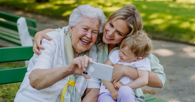 Family daughter in law toddler husband mother in law birthday party - 44462597