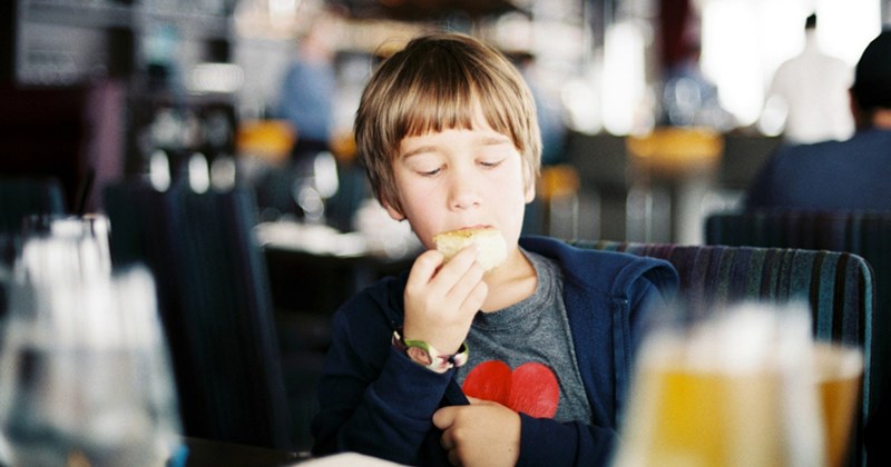 family, family drama, restaurant, lunch, uncle, mom, son, aita, reddit, reddit thread, money