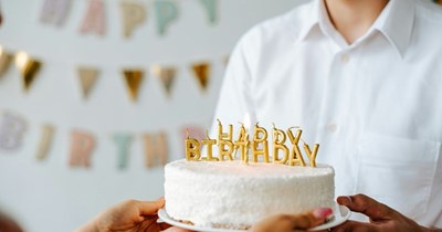 17-year-old uninvites friend from 18th birthday party after she brings "incompetent" cake: 'She spent ages on the cake. I said, "I don't care"'