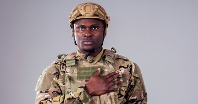 20-year-old girlfriend insists her 22-year-old boyfriend of 7 months proposes before he joins the army because she doesn't want him to join: 'I don’t want to propose to someone under pressure.'