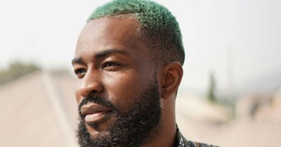 Green-haired dude tells his friend not to use his shampoo, friend uses it and freaks out when her blonde hair turns green: 'She said that I should have specifically told her it had green dye in it.'