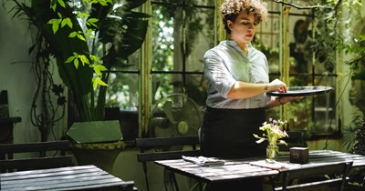 Waitress gracefully embarrasses customer who tips her $0 on a $400 bill, ends up getting over $100 in tip: ‘That’s your signature and that's your big fat ZERO.' 