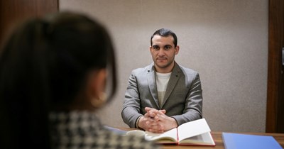 Experienced job candidate tells off recruiter after getting offered $12/hour with no benefits: 'I told her she needed a reality check because her offer was a joke'