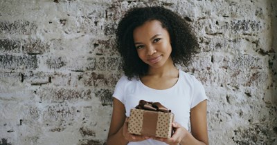 'Not to be harsh but if you're broke, why even bother coming?': 27-year-old demands friends bring a gift to her birthday, friends chew her out