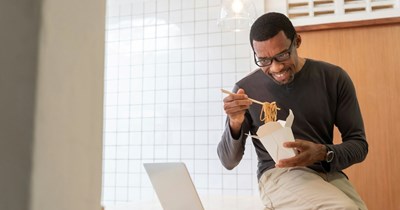 Employee forced to take meetings during his lunch break, makes his boss regretful by eating obnoxiously during meetings: 'My 1:00 to 2:00 PM slot has been completely free of meetings ever since'