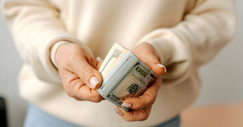  spending marriage cash bonus saving money spending money married couples wife reddit story husband bank account reddit thread Reddit married money