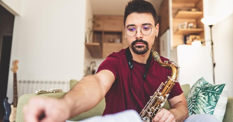 Successful musician refuses to use his savings to pay off in-laws' mortgage, leading their home to be foreclosed, family resents the decision: 'You could easily pay it'
