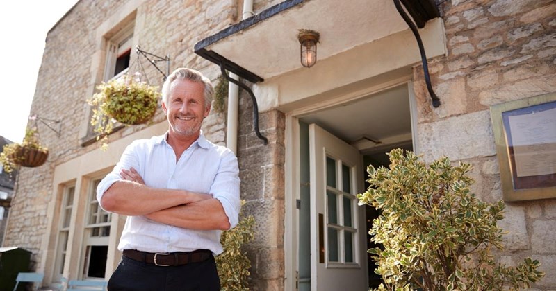 Entitled landlord forces tenants to move out after demanding they pay for overdue repairs, leading entire neighborhood to ensure landlord can't find new tenants: ‘The house has sat empty for over a year now’