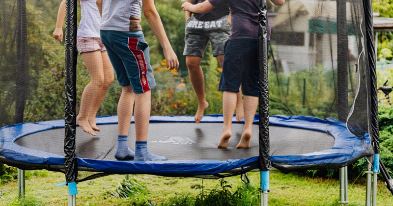 Mom sets boundaries with neighborhood parents, refuses to let their kids play in her yard unsupervised: ‘I want my backyard go be peaceful’