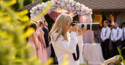 Husband starts claiming wife’s wedding photography work as his own, insists he is part of the creative process by “supporting” her: ‘I didn’t build this career for someone else to take partial credit’