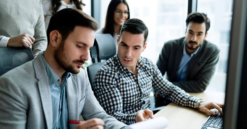 promotion employee manager coworkers colleague money Workplace - 44324101