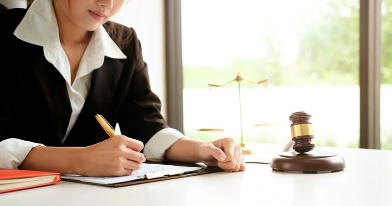 severance employee toxic-workplace ex boss court layoffs lawsuit money Employment - 44474885