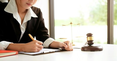 Ex-employee wins lawsuit after former boss neglects to pay her mandatory severance: 'They take people to court because they think the threat will scare most people off'