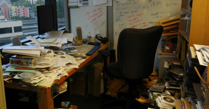 Law firm partner opens coworker’s blinds daily to shame his messy desk, gets publicly humbled by an unflattering photo plastered all over the office