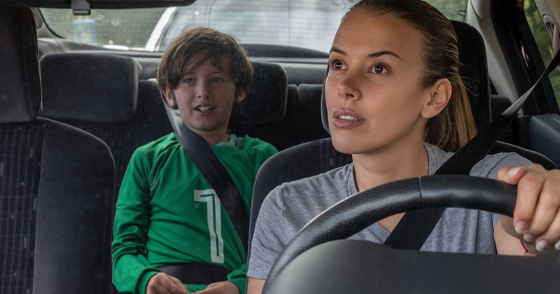 Mother refuses to pick up ex's 8-year-old daughter with another woman while she's picking up her son, the daughter is left waiting at school until 7 pm: 'I didn't sign up for this'