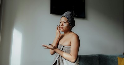 Gym-goer takes 25-minute "everything shower" at their $130/month gym, ignores repeated knocks on the door: 'Gym showers are for getting the basics done, not spending almost 30 minutes deep conditioning your hair'