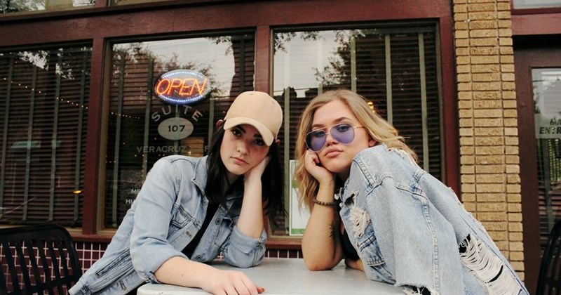 sisters parents entitled people Family - 44107013