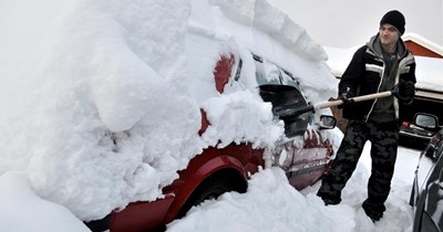 Resident pays teenager to dig their car out of snow, only for a neighbor to demand to park in that spot instead, resident refuses: ‘Dig yourself out’
