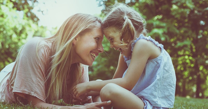 'You're a spoiled brat': 38-year-old woman kicks out boyfriend after he calls her 8-year-old daughter spoiled for leaving a plate on the table, the internet encourages her to leave the relationship 