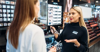 Christmas Dilemma: Holiday host bans sister from celebrating with family unless she agrees to leave MLM products at home: 'It's not a sales pitch opportunity'