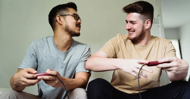 'We won't be in touch': 30-year-old tells roommate he's never going to speak to him when they move out, causing tension at home 